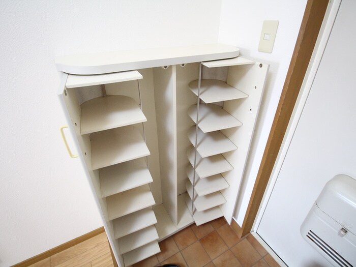物件内観写真12　(靴箱)