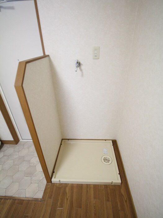 物件内観写真15　(洗濯機置場)