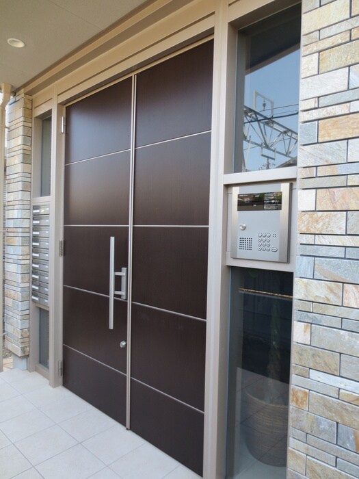 物件外観写真4　(エントランス部分)