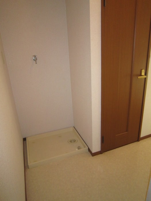 物件内観写真14　(洗濯機置場)