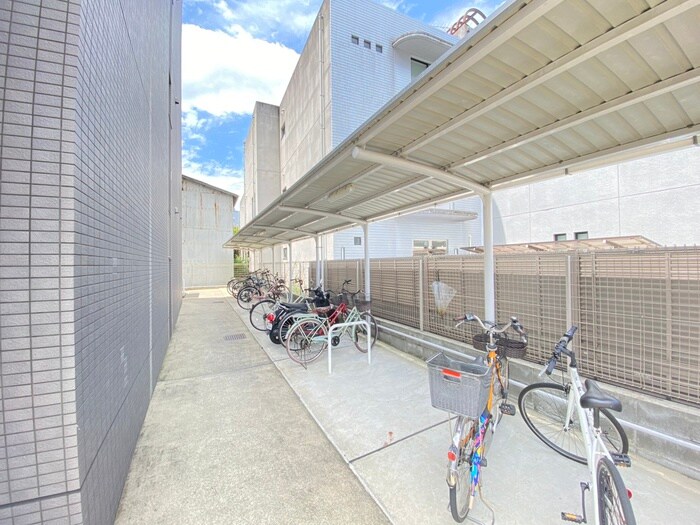 物件外観写真5　(駐輪場)