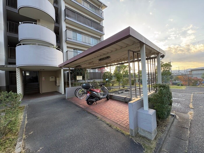 物件外観写真4　(駐輪場)