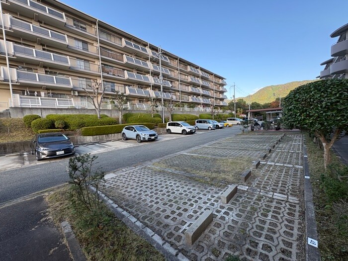 物件外観写真6　(駐車場)