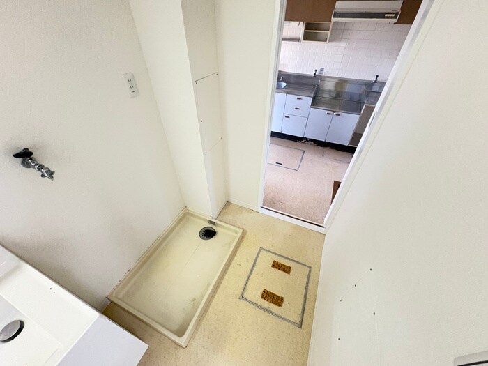 物件内観写真10　(洗濯機置場)