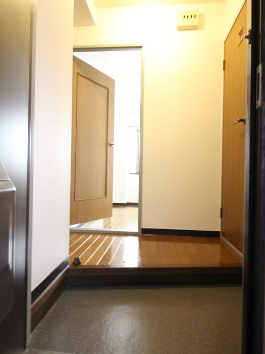 物件内観写真17　(玄関)