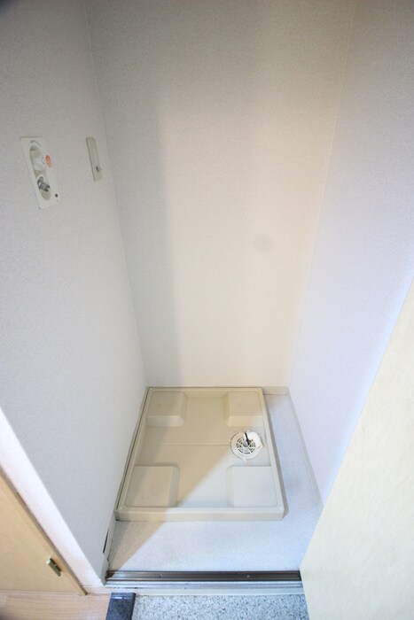 物件内観写真14　(洗濯機置場)