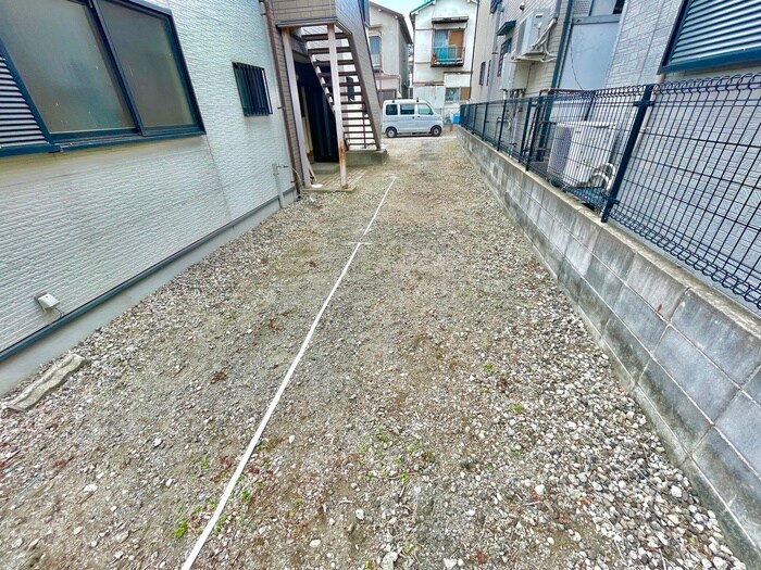 物件外観写真5　(駐車場)