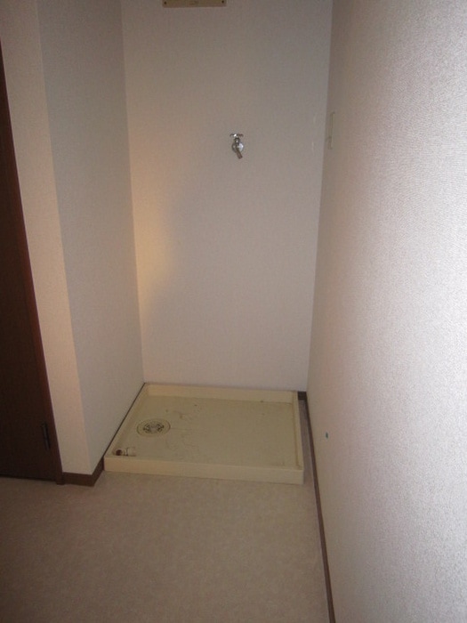 物件内観写真11　(洗濯機置場)