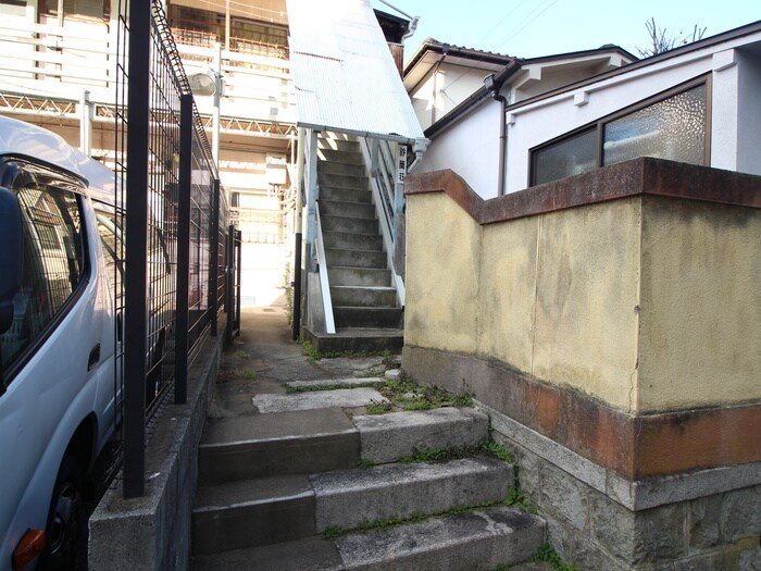 物件外観写真3　(エントランス部分)