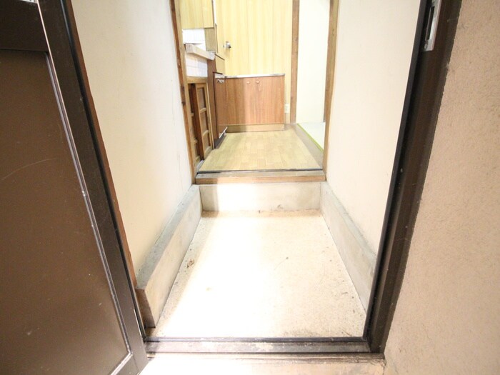 物件内観写真17　(玄関)