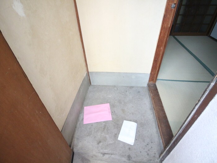 物件内観写真18　(玄関)