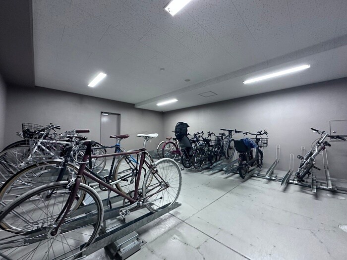 物件外観写真3　(駐輪場)