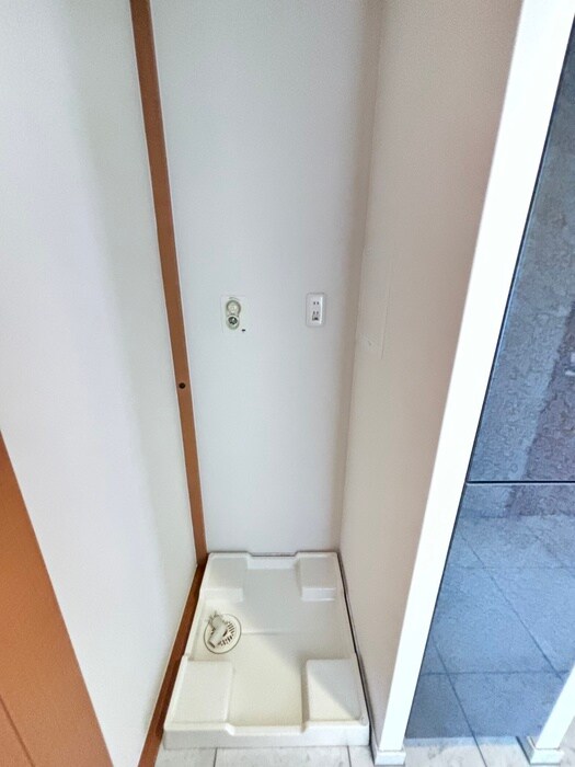 物件内観写真17　(洗濯機置場)