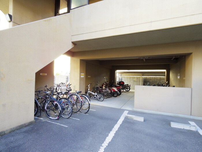 物件外観写真5　(駐輪場)