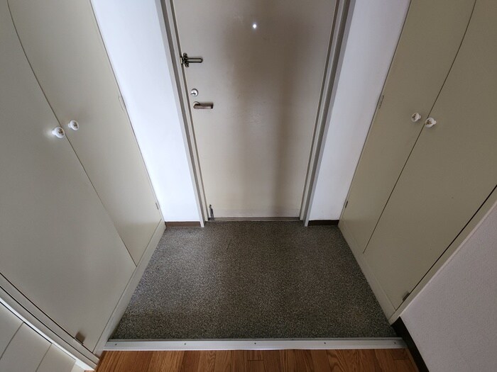 物件内観写真7　(玄関)