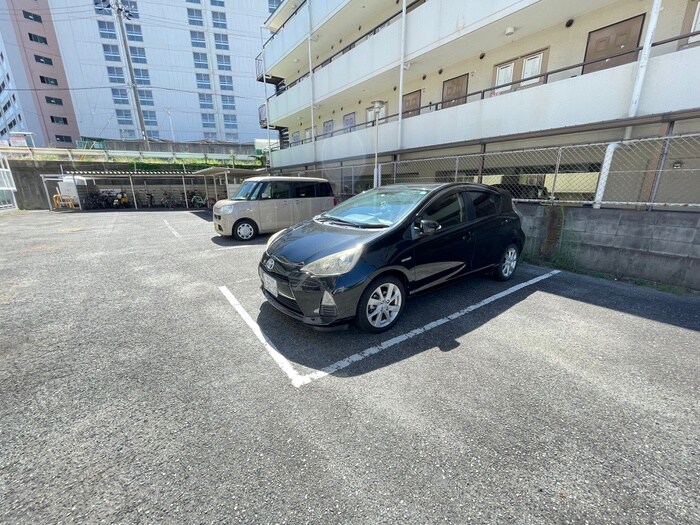 物件外観写真4　(駐車場)