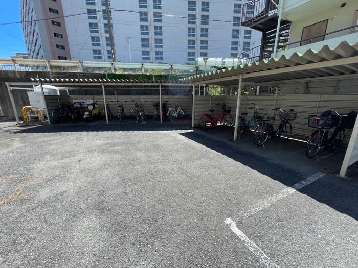 物件外観写真5　(駐輪場)