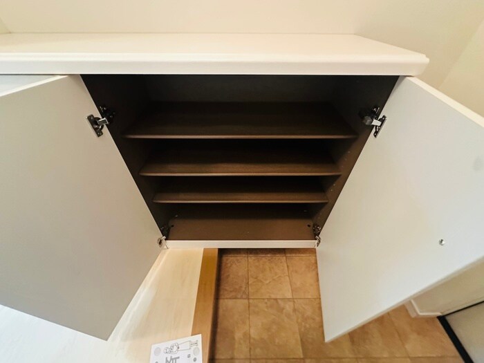 物件内観写真8　(靴箱)