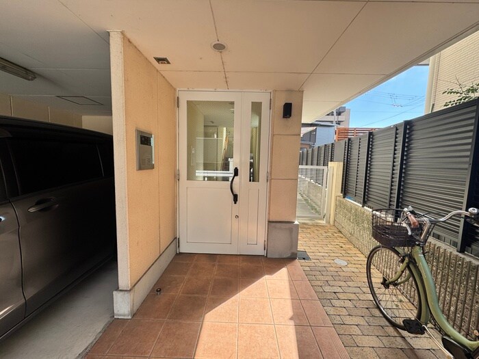 物件外観写真4　(エントランス部分)