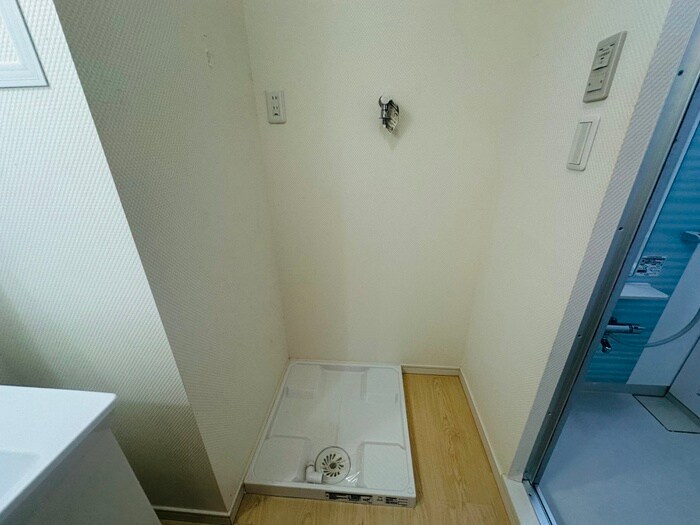 物件内観写真12　(洗濯機置場)