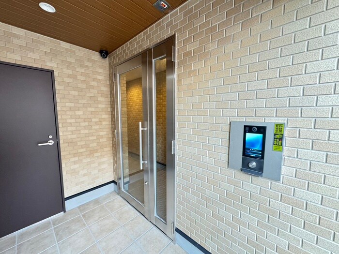 物件外観写真3　(エントランス部分)