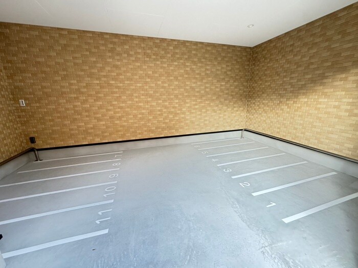 物件外観写真4　(駐輪場)