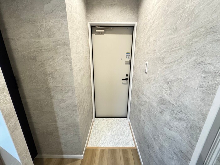 物件内観写真14　(玄関)