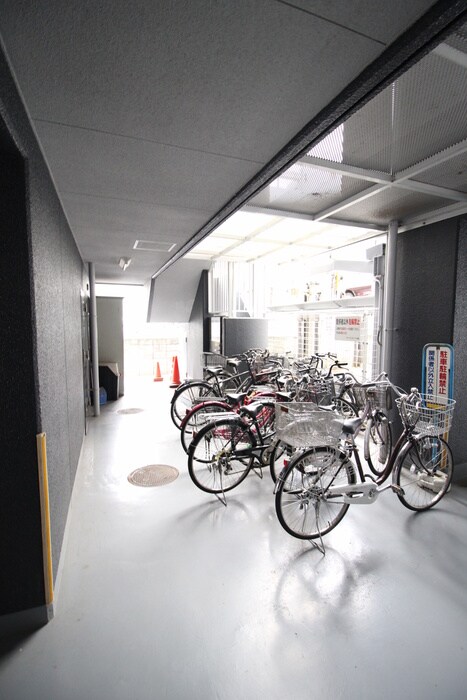 物件外観写真4　(駐輪場)