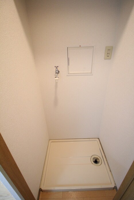物件内観写真11　(洗濯機置場)