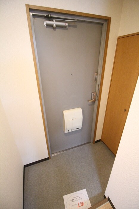 物件内観写真18　(玄関)