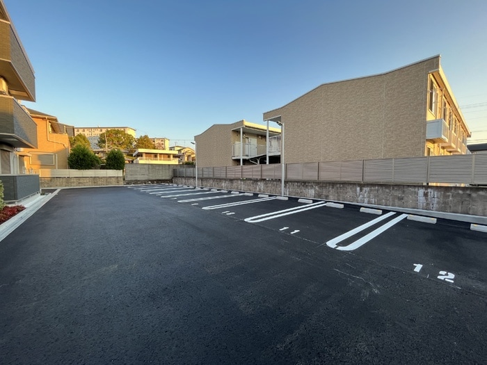 物件外観写真5　(駐車場)