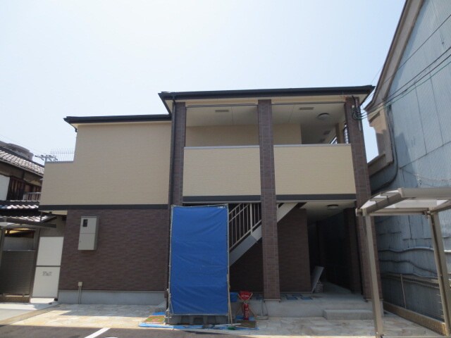 物件外観写真2　(エントランス部分)