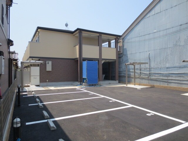 物件外観写真3　(駐車場)