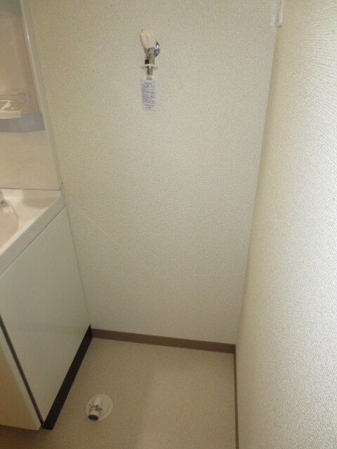 物件内観写真11　(洗濯機置場)