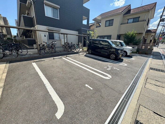 物件外観写真2　(駐車場)