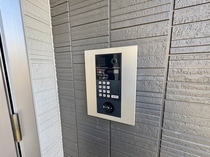 物件外観写真4　(エントランス部分)