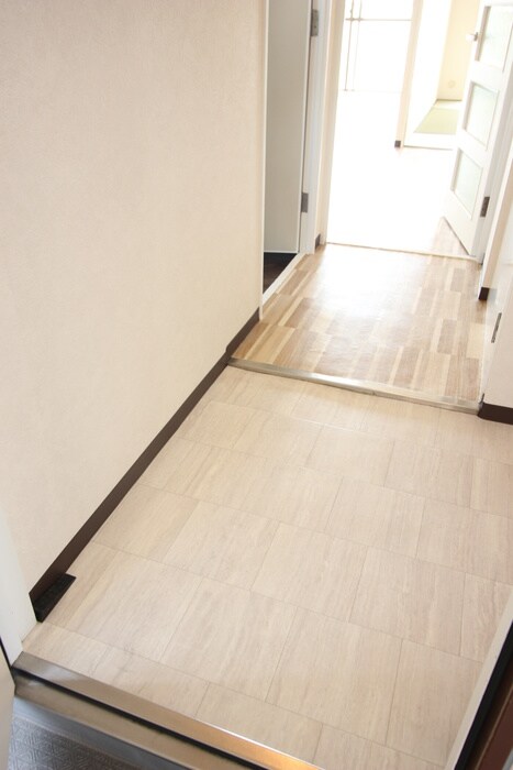 物件内観写真7　(玄関)