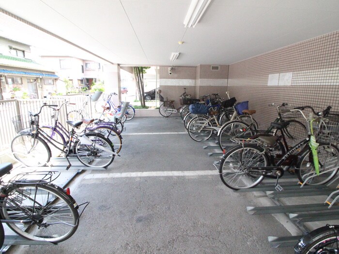 物件外観写真6　(駐輪場)