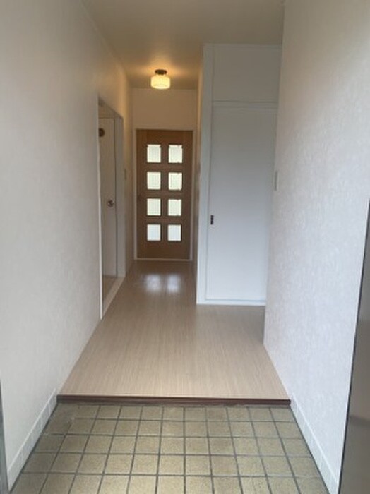 物件内観写真16　(玄関)