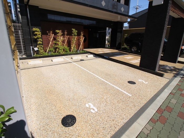 物件外観写真6　(駐車場)