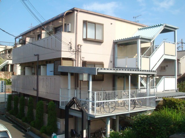 物件外観写真1　(駐輪場)