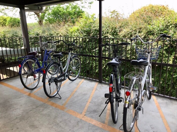 物件外観写真4　(駐輪場)