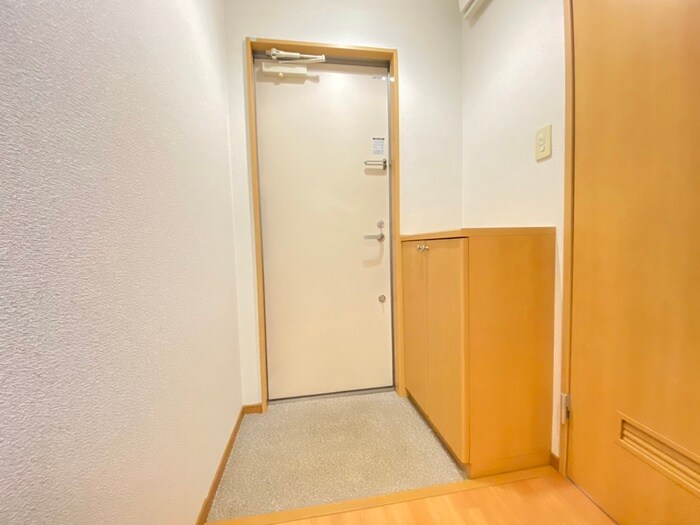 物件内観写真18　(玄関)