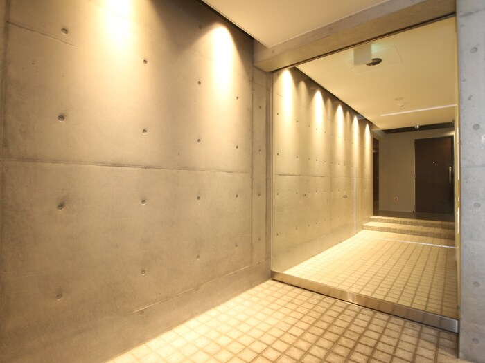 物件外観写真6　(エントランス部分)