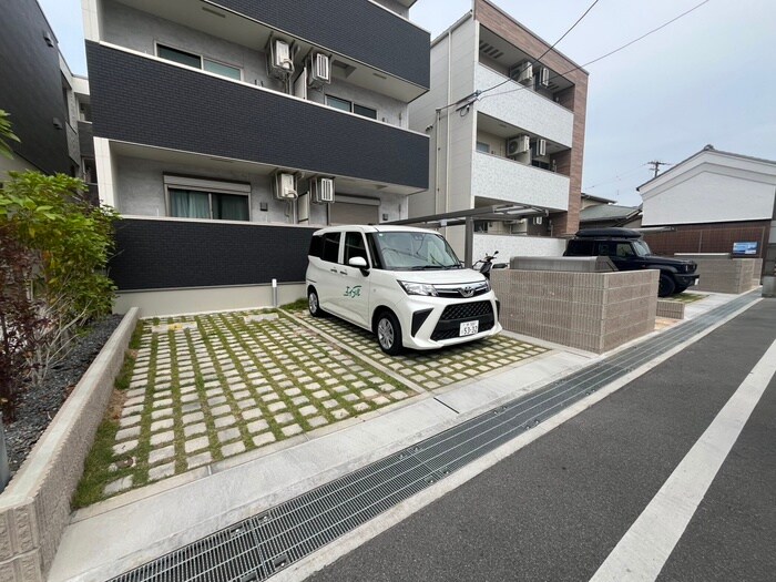 物件外観写真2　(駐車場)