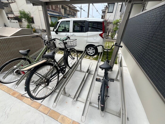 物件外観写真3　(駐輪場)