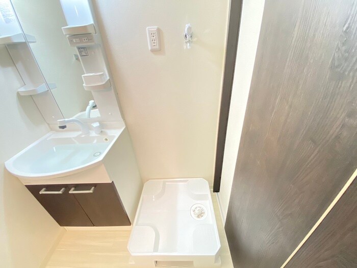 物件内観写真18　(洗濯機置場)