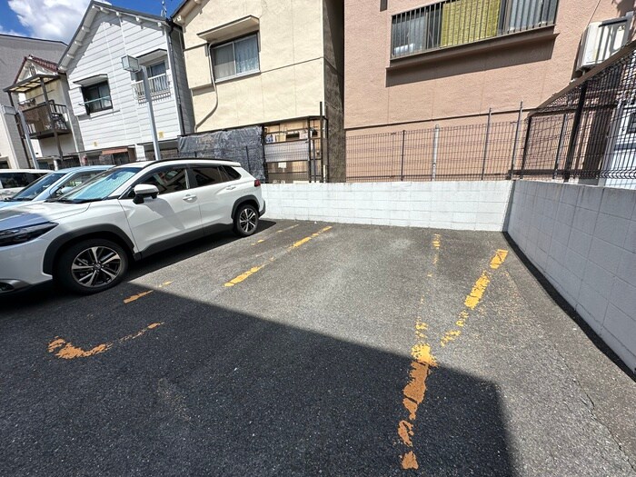 物件外観写真4　(駐車場)