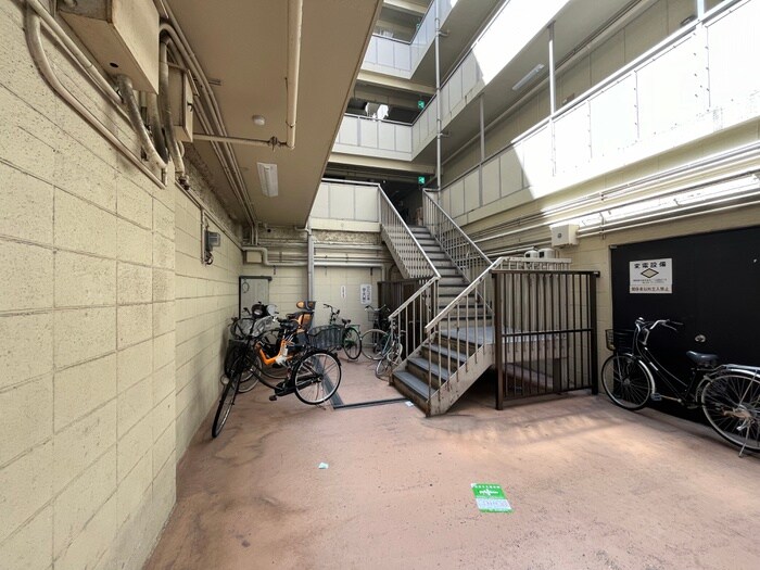 物件外観写真5　(駐輪場)