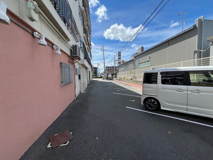 物件外観写真6　(駐車場)